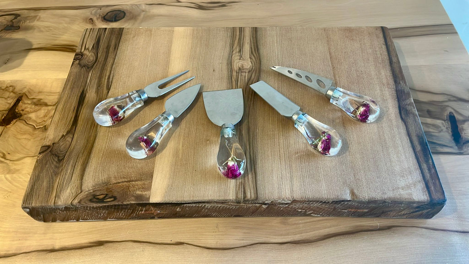 Rose Handle Knife Set & Wood Chopping Board